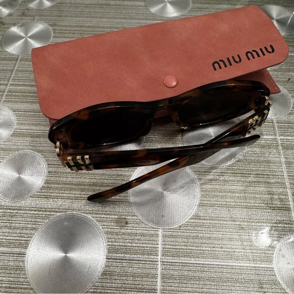 Miu Miu Brown Tortoise Sunglasses with Pink Case - Picture 6 of 6